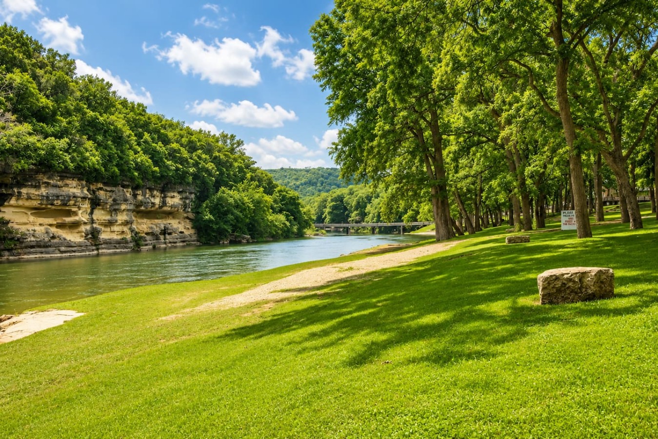 3bdr | Sleeps 10 | Gorgeous | Serene Riverfront - Canyon Lake, TX