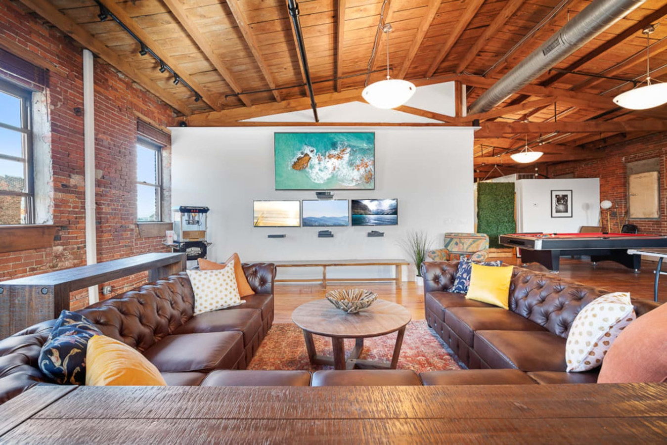 World Cup 2026 Loft | Gym, Billiards & Big TVs