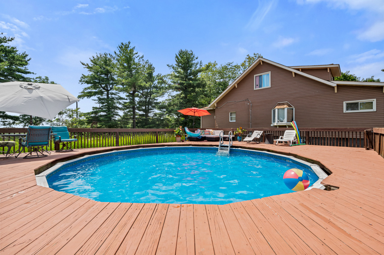 Cheerful Home | Fire Pit | Seasonal Pool | Sleeps 8