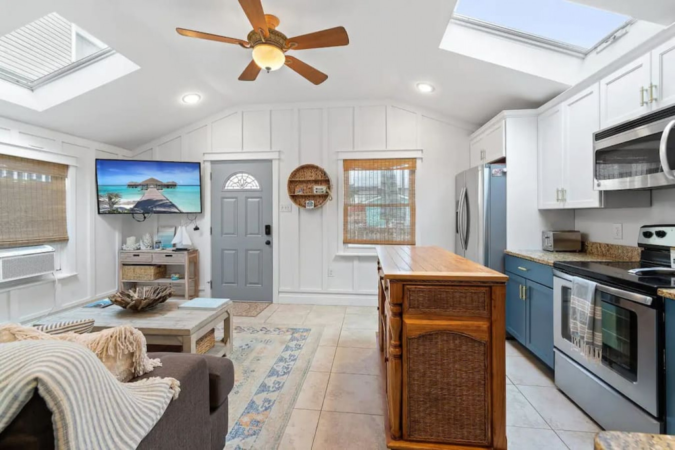 Margate Home w/ Large Outdoor Kitchen 2