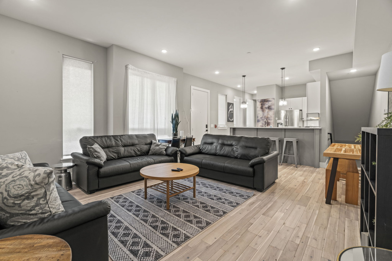 Spacious Kitchen And Attached Garage Parking - Cozy Modern Oasis - Philadelphia