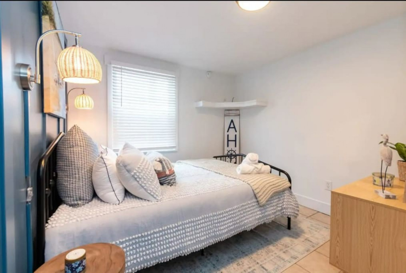 Cozy Margate Cottage - 3 blocks to the Beach! 6