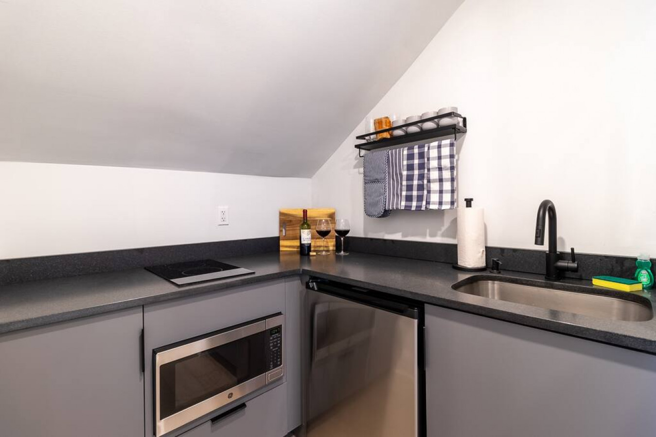 Thena Hotel - Spacious Studio 4