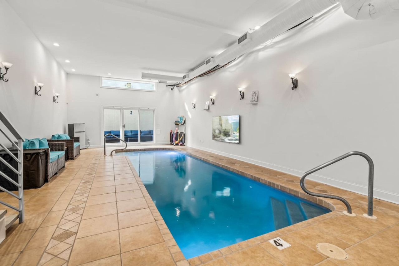 5 bdrm - Indoor Pool - Roof Top Deck 2