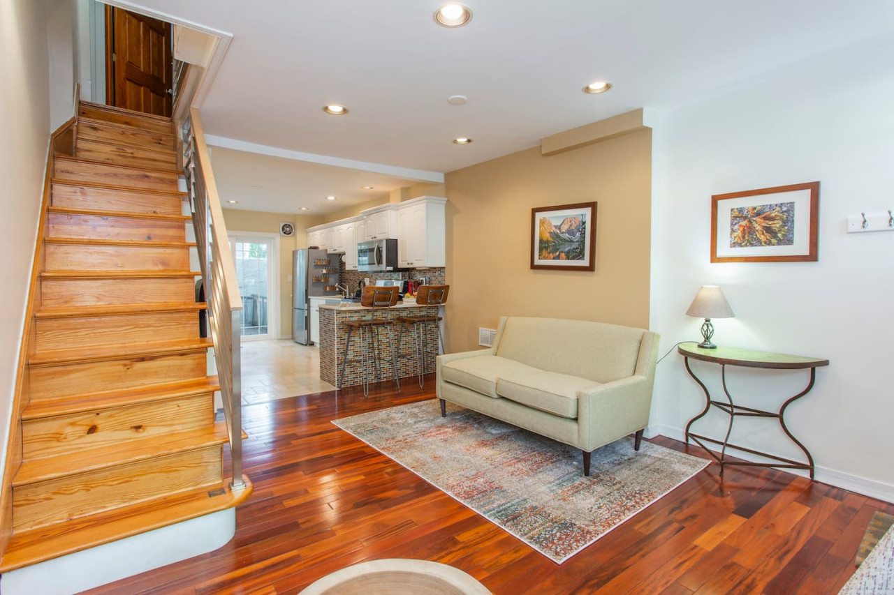 Walk everywhere from renovated 3bd Bella Vista gem 3