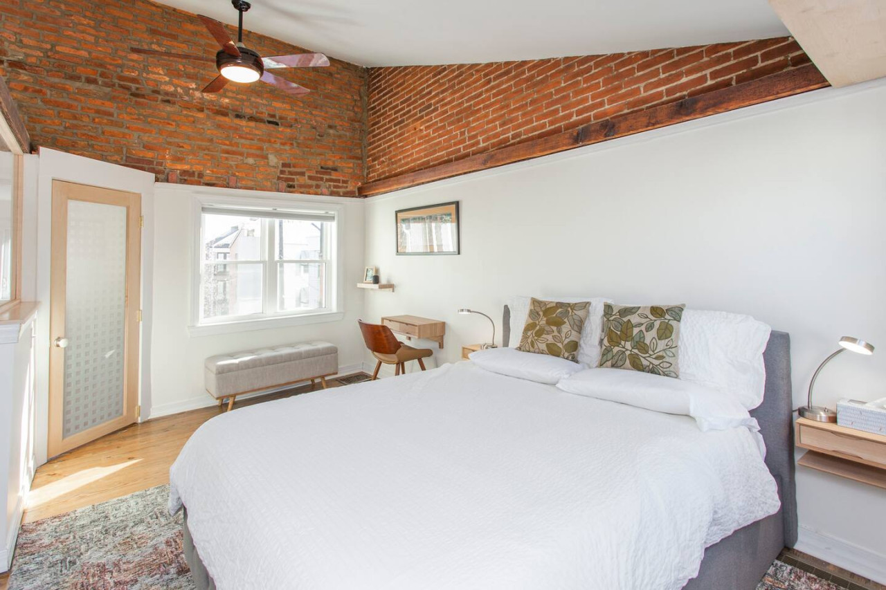 Walk everywhere from renovated 3bd Bella Vista gem 4