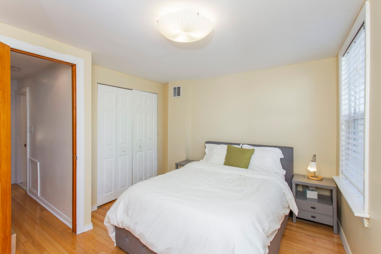Walk everywhere from renovated 3bd Bella Vista gem 6