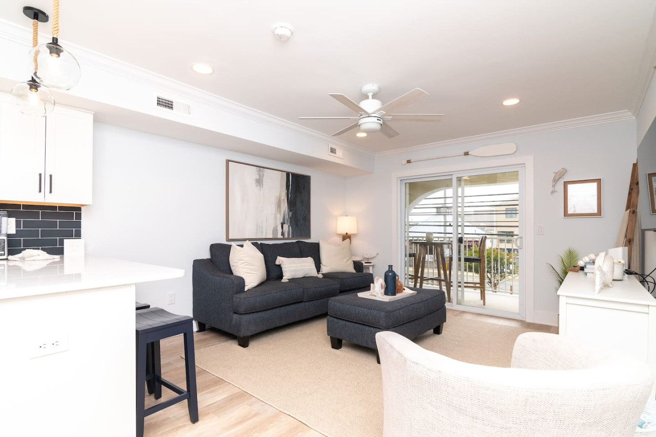 Beautifully Renovated 3BR Dewey Escape 2