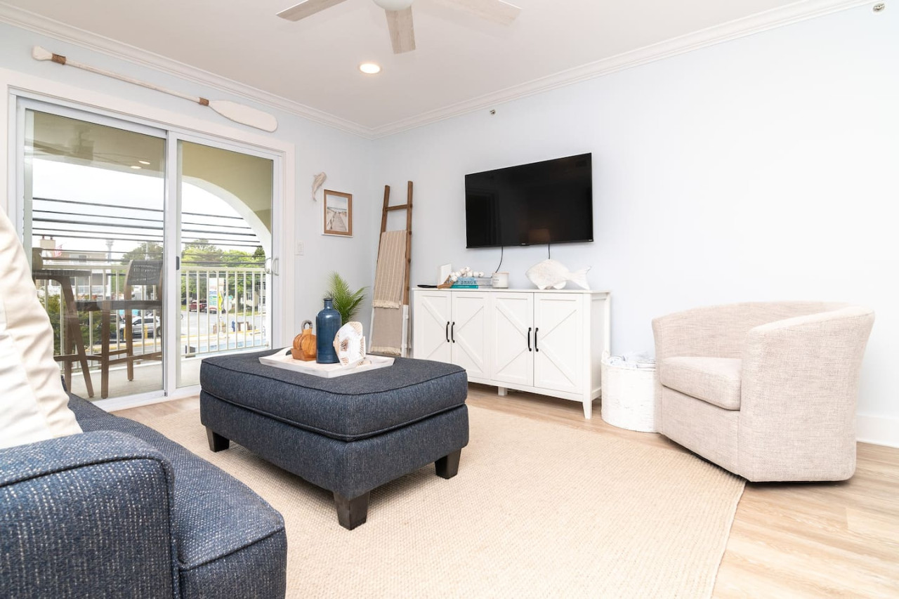 Beautifully Renovated 3BR Dewey Escape 6