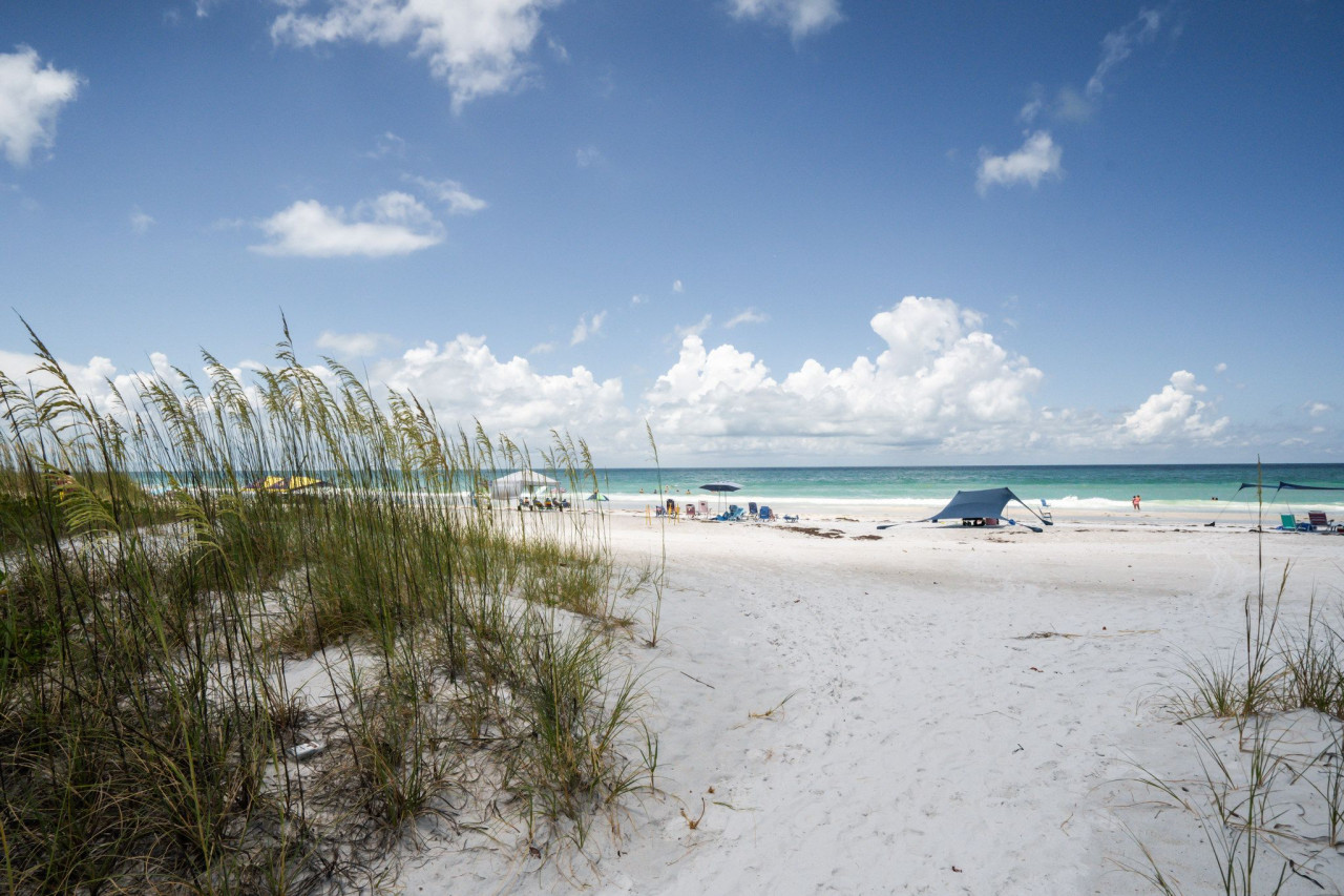 Fully Renovated 3 BDRM Condo by Beach 4