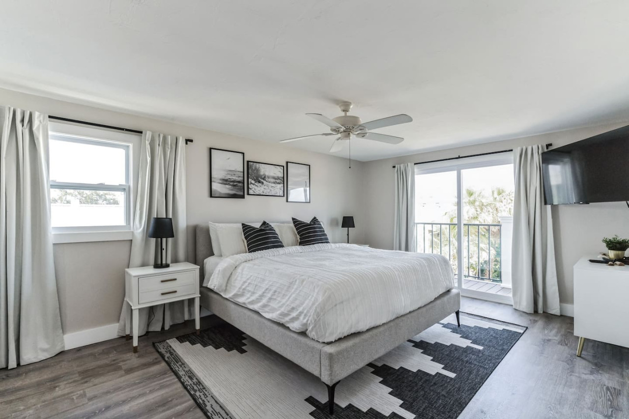 Fully Renovated 3 BDRM Condo by Beach 6