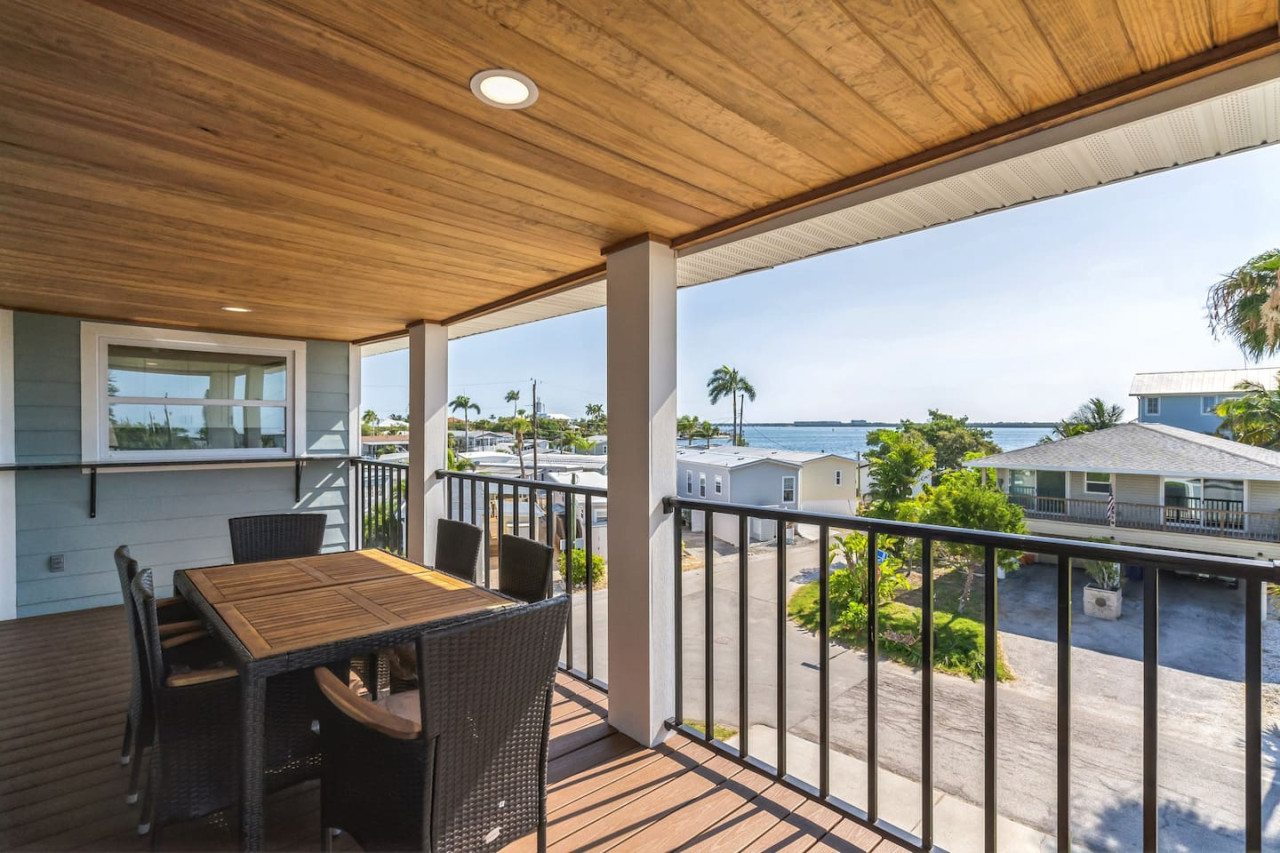 Fully Renovated 3 BDRM Condo by Beach 2