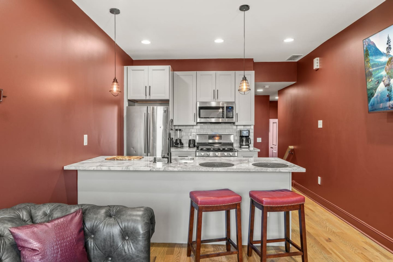 Brewerytown Upper-Level Apartment | Fast Wi-Fi, W/D, Self Check-In 6