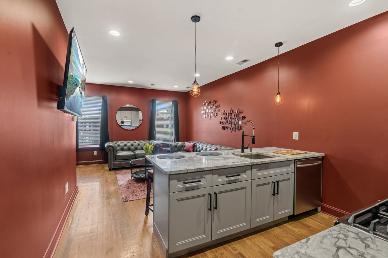 Brewerytown Upper-Level Apartment | Fast Wi-Fi, W/D, Self Check-In 5