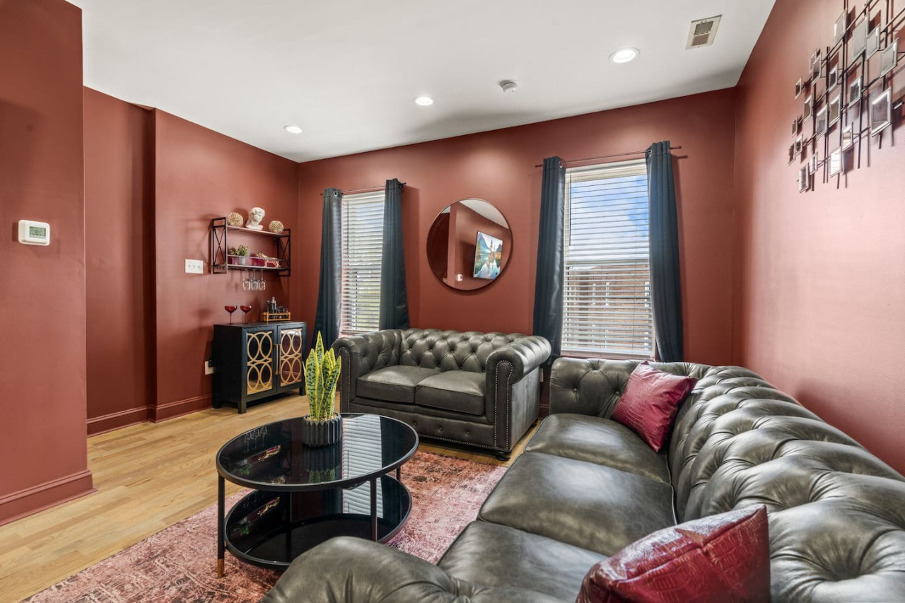 Brewerytown Upper-Level Apartment | Fast Wi-Fi, W/D, Self Check-In 2