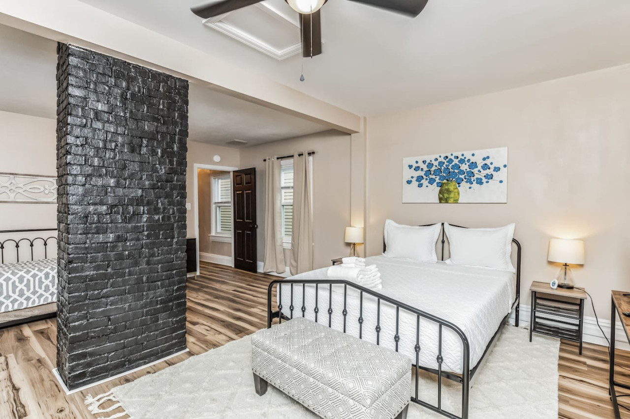 Beautiful Millvale Retreat | Workspace + Self Check-in 4