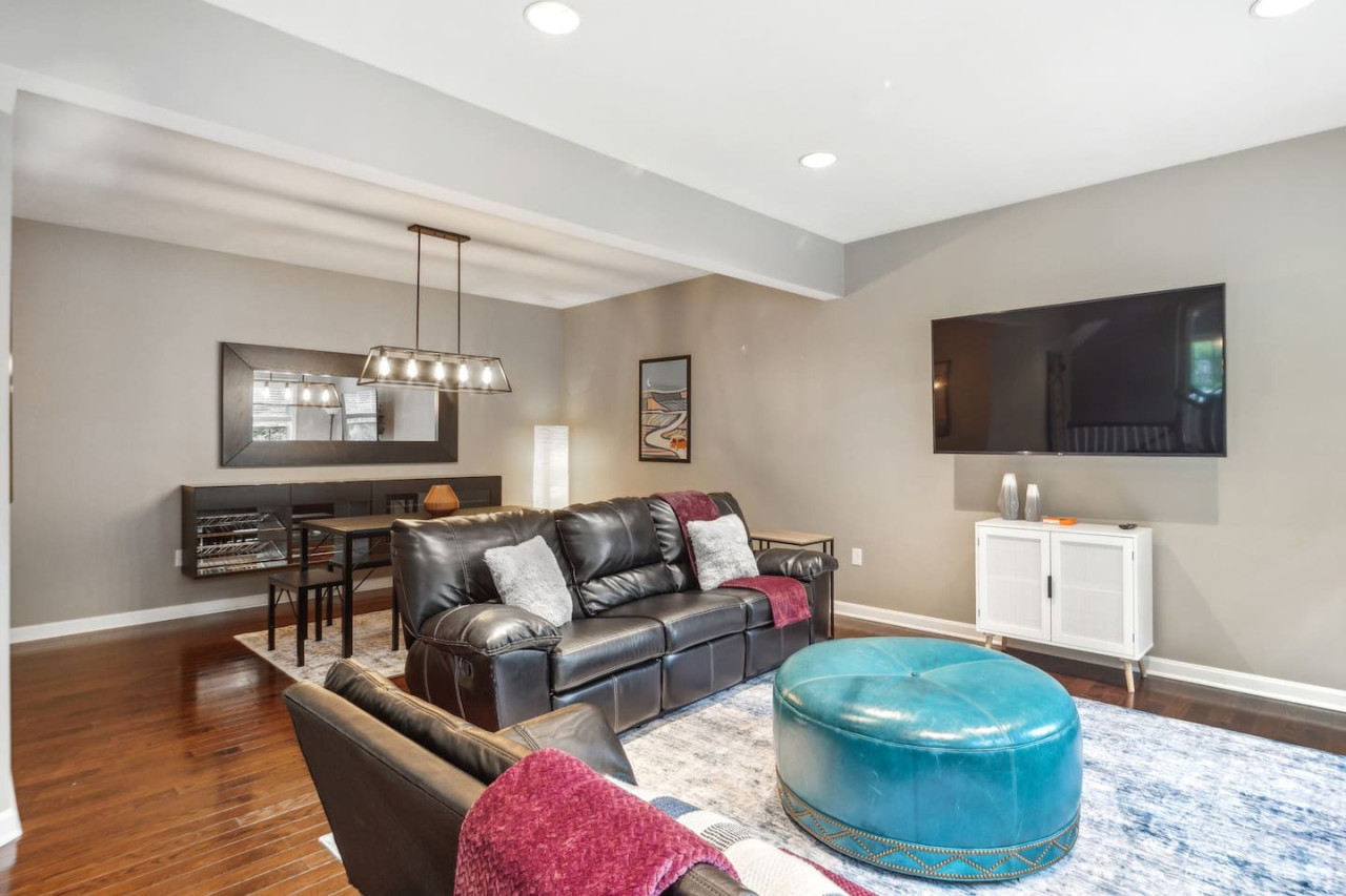 Pittsburgh Getaway |Modern South Side Home | Game Room, Garage + Deck