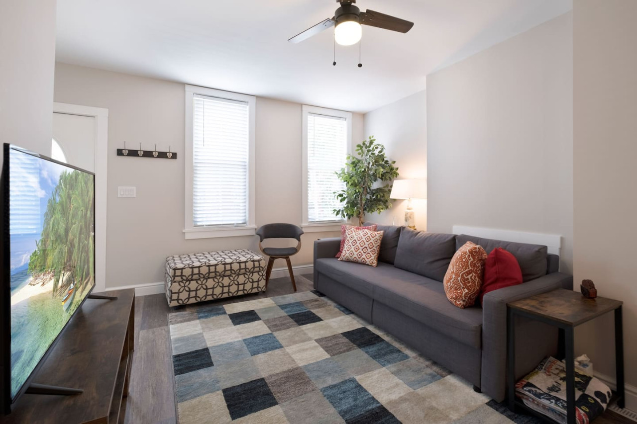 Cozy, Pet-Friendly Home in Pittsburgh South Side 6
