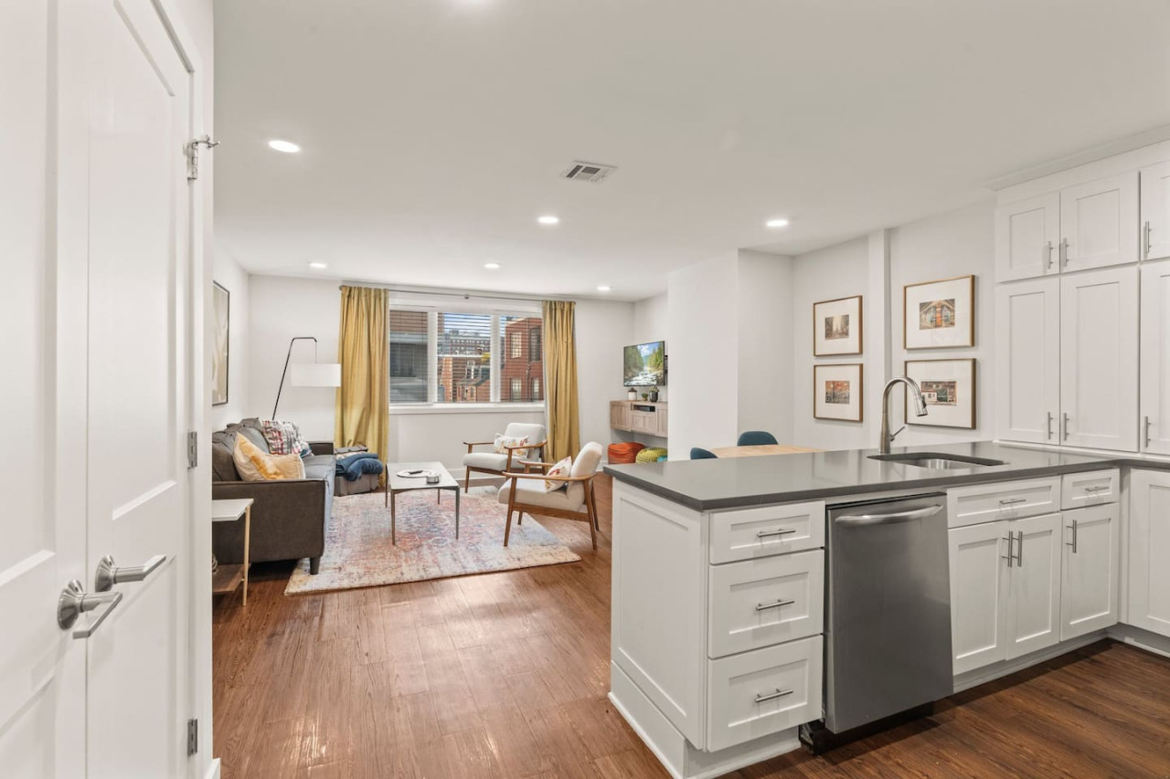 Washington Square West - Unit B 5