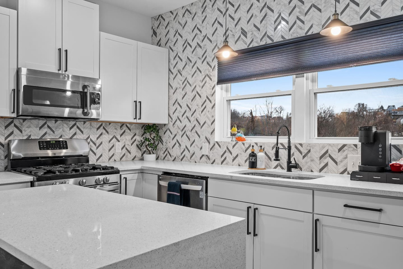 Charming 3Bed/2.5Bath ; Deck + Free Str Parking 5