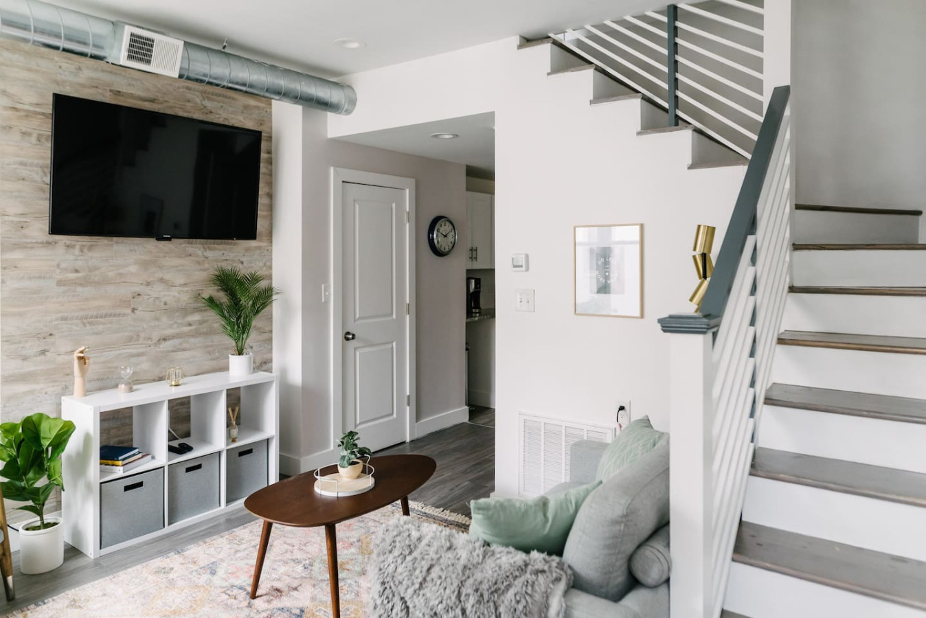 Cozy Living Space And Stunning City Views - Charming Scenic Retreat - Pittsburgh, PA