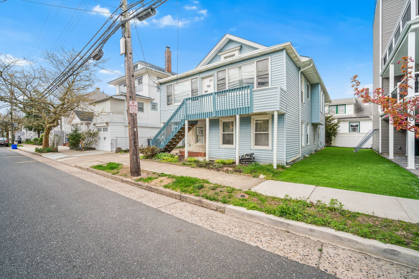 Bright Beach Home 3 blocks from the Shore 6