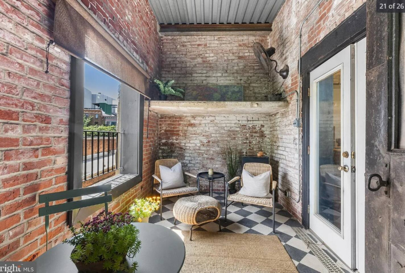 Charming Retreat in Trendy NoLibs 3