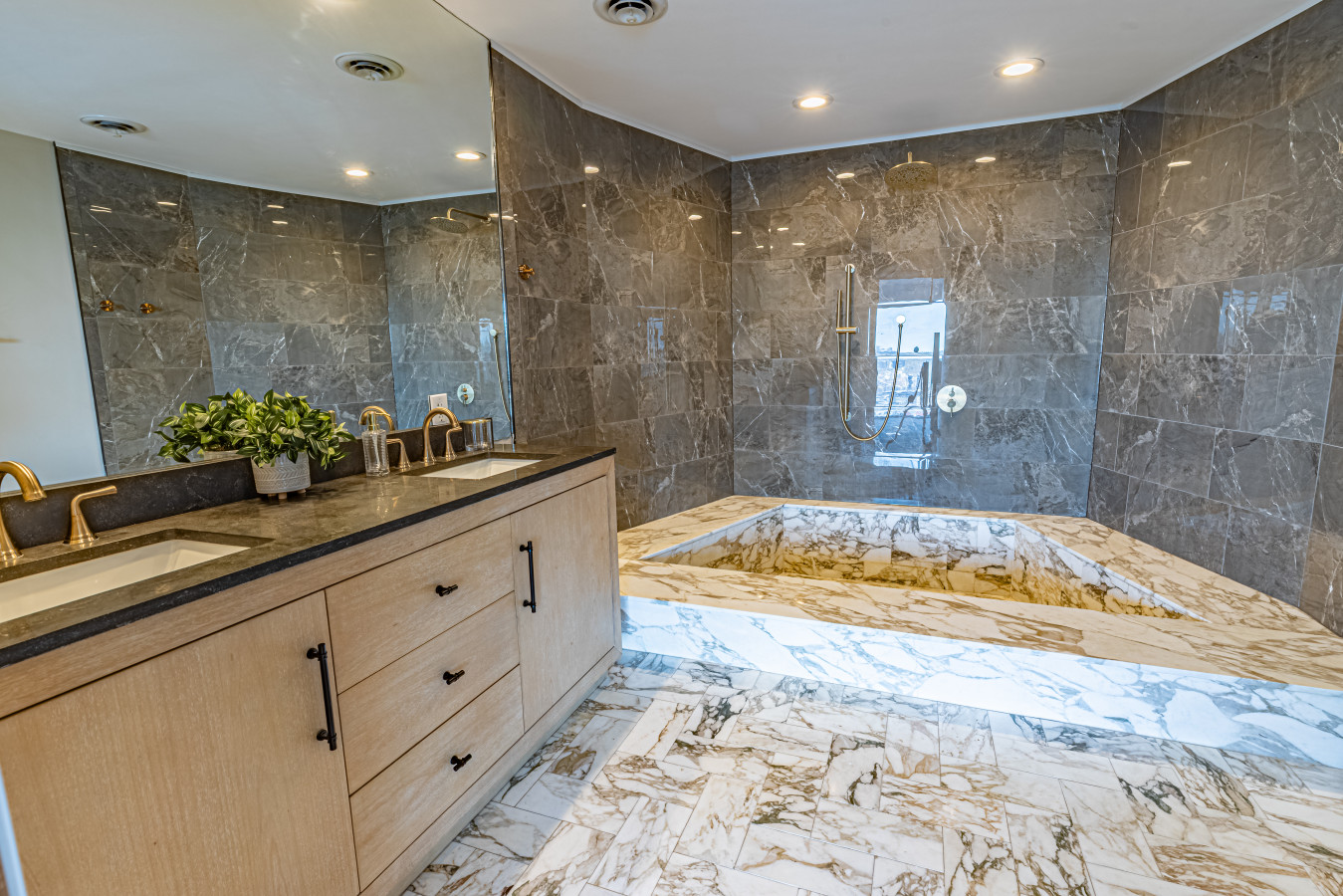 Luxury Skyline-Experience | One of a Kind | Walk to Overlooks 5