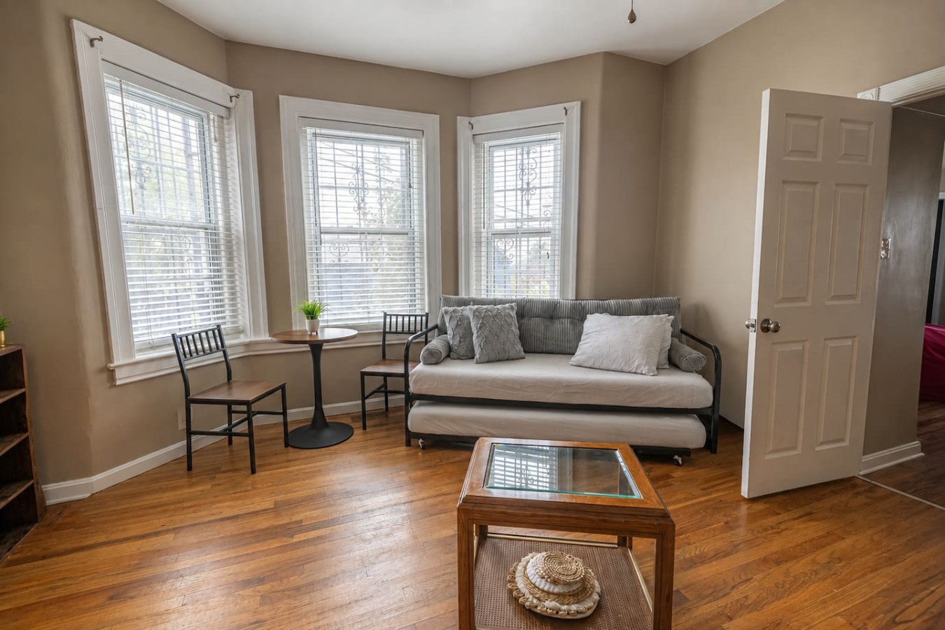 Cozy Mount Washington 1BR | Patio | Sleeps 4 2