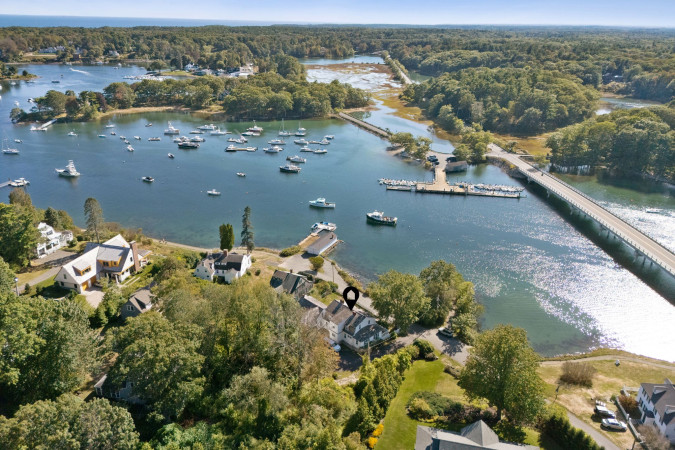 Listing ImageHistoric Waterfront Retreat in York Harbor – Featured in Decor Maine Magazine