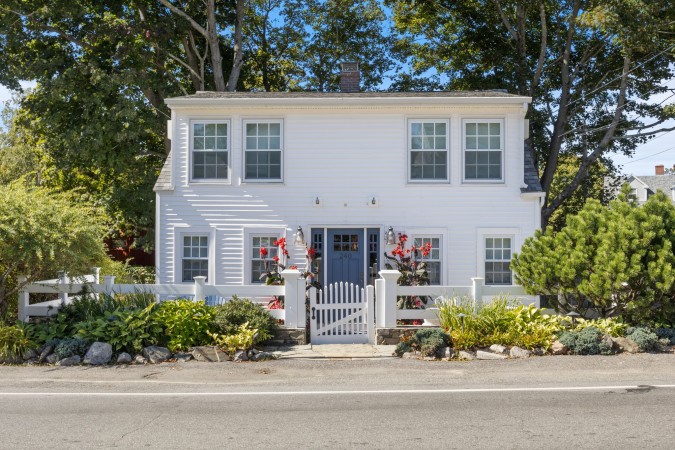 Listing ImageShore Road Cottage | Walk to Perkins Cove & Marginal Way