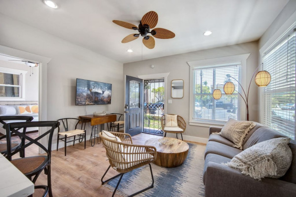 Coronado Unit 1 - B Ave Bungalows · King-sized 1/1, 5 Min Walk to Coronado Beach!