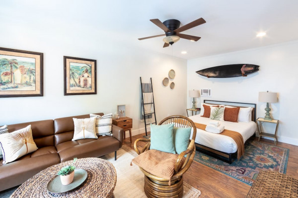 Unit B - B Ave Bungalows · Large Beach Studio, 5 Min Walk to Coronado Beach!