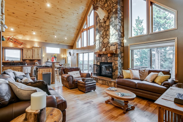 Dory Lakes · Breathtaking Views Hot Tub, Pool Table, Fireplace