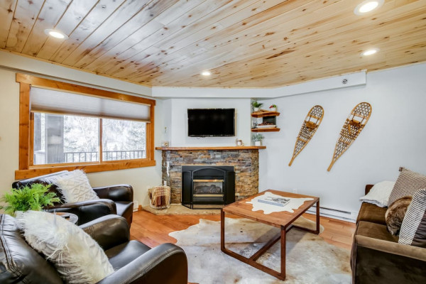 Mountain Modern w/ Patio & Views