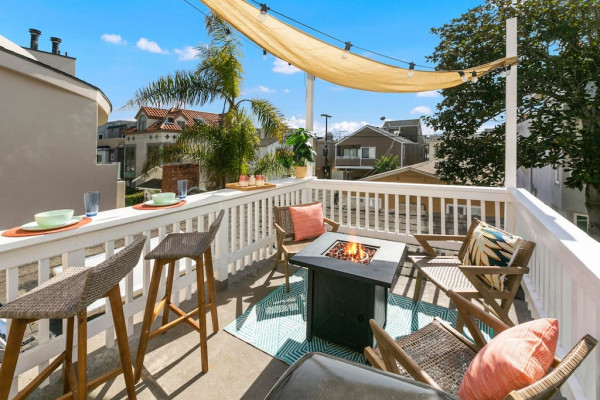 820 Portsmouth Relaunch · Right Between Bay & Beach Firepit, Patio, Parking