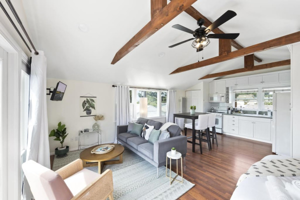 Clementine Crush, Unit 2 | Spacious Studio