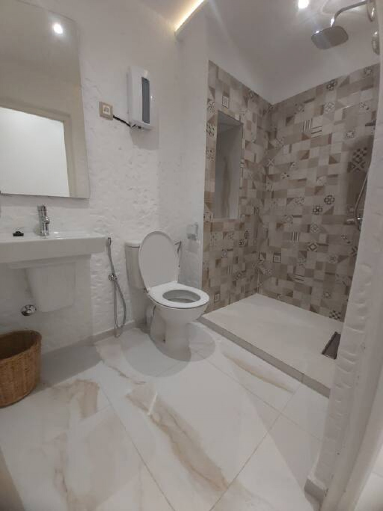 102 · Appartement chic au cœur de Martil, plage à 1 min.