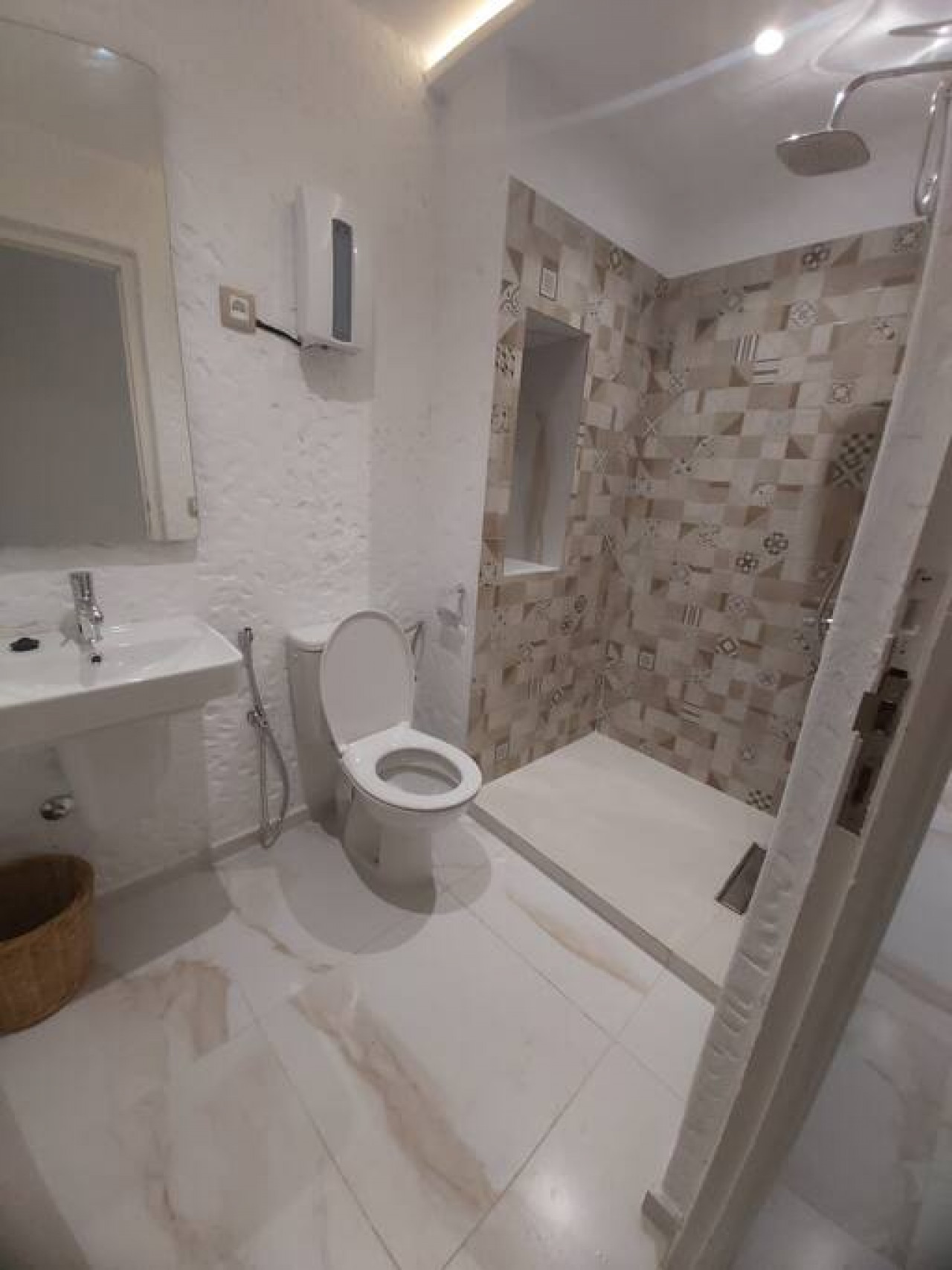 102 · Appartement chic au cœur de Martil, plage à 1 min.