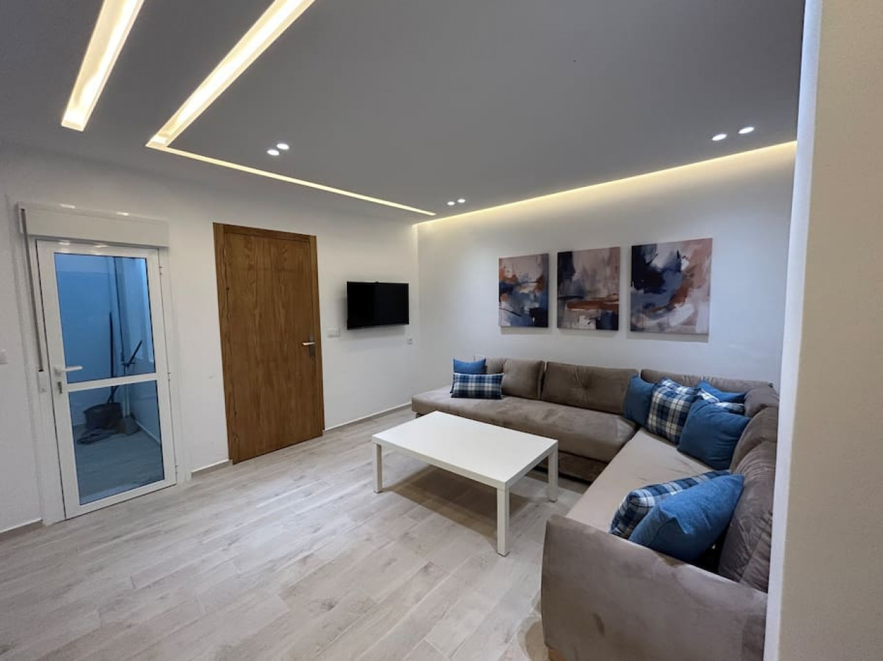 201 · Appartement de standing, plage 1min.