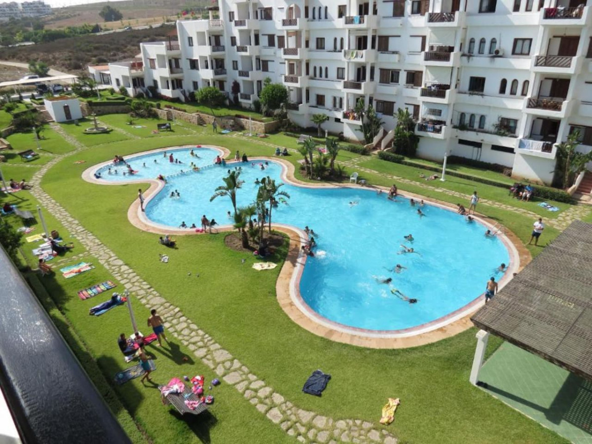 Plongez dans le luxe avec nos 5 piscines à disposition dans notre complexe. Détendez-vous et profitez d'un moment rafraîchissant.