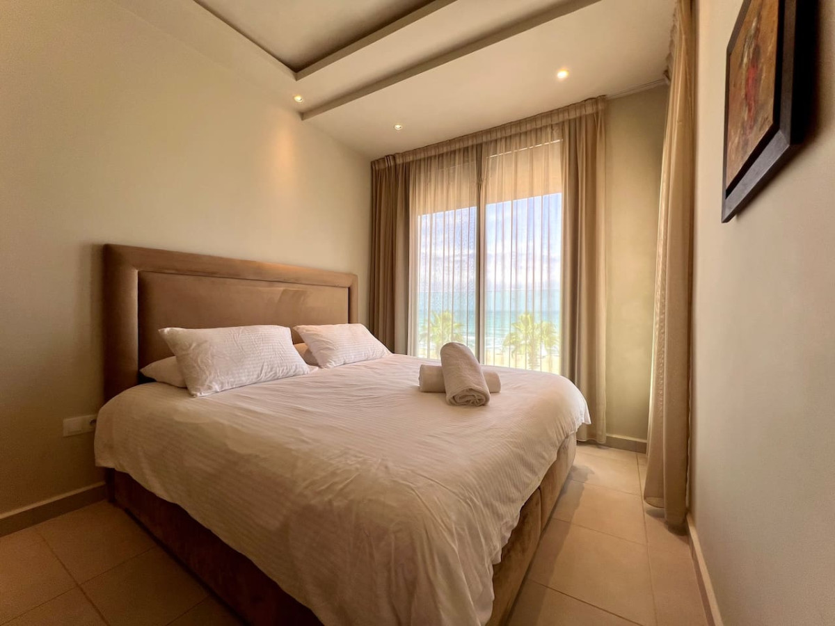 C3 · Seaview Paradise