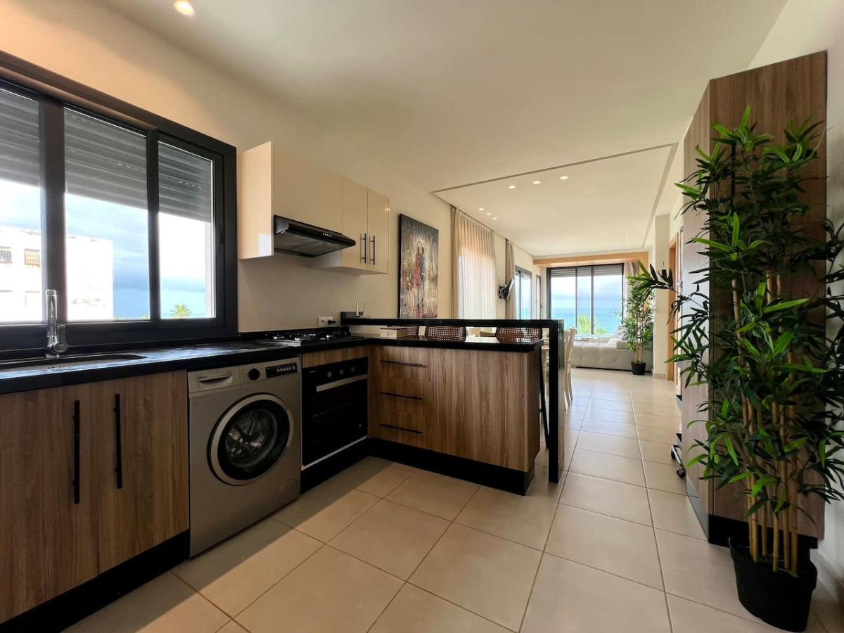 C3 · Seaview Paradise