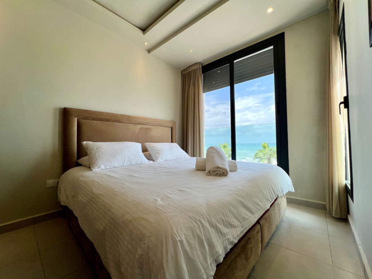 C3 · Seaview Paradise