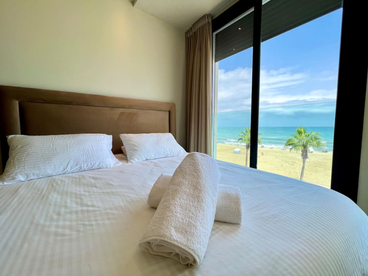 C3 · Seaview Paradise