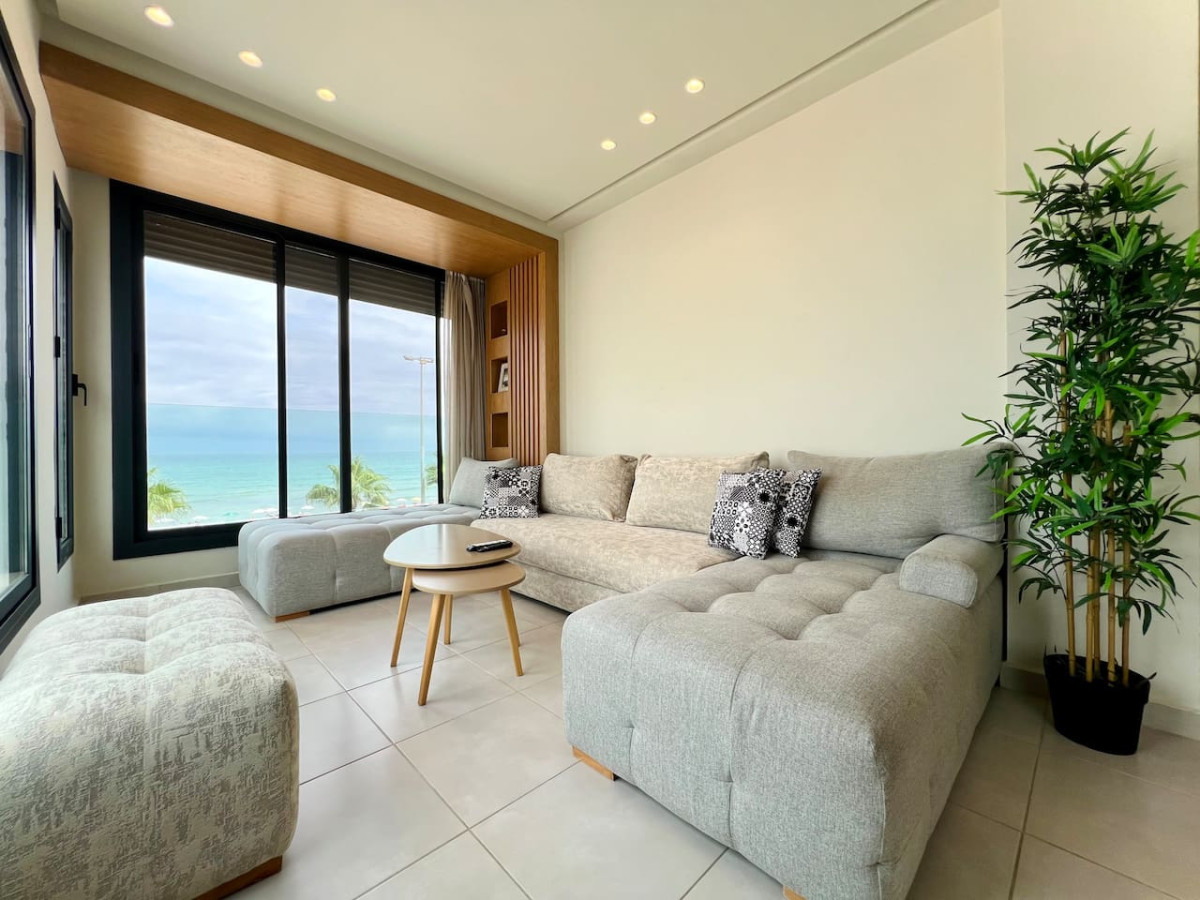 C3 · Seaview Paradise