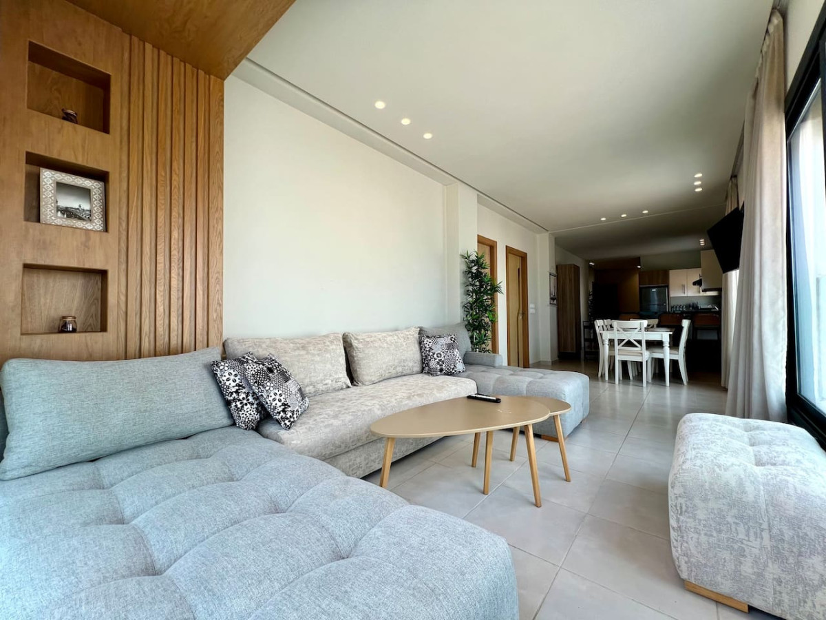 C3 · Seaview Paradise