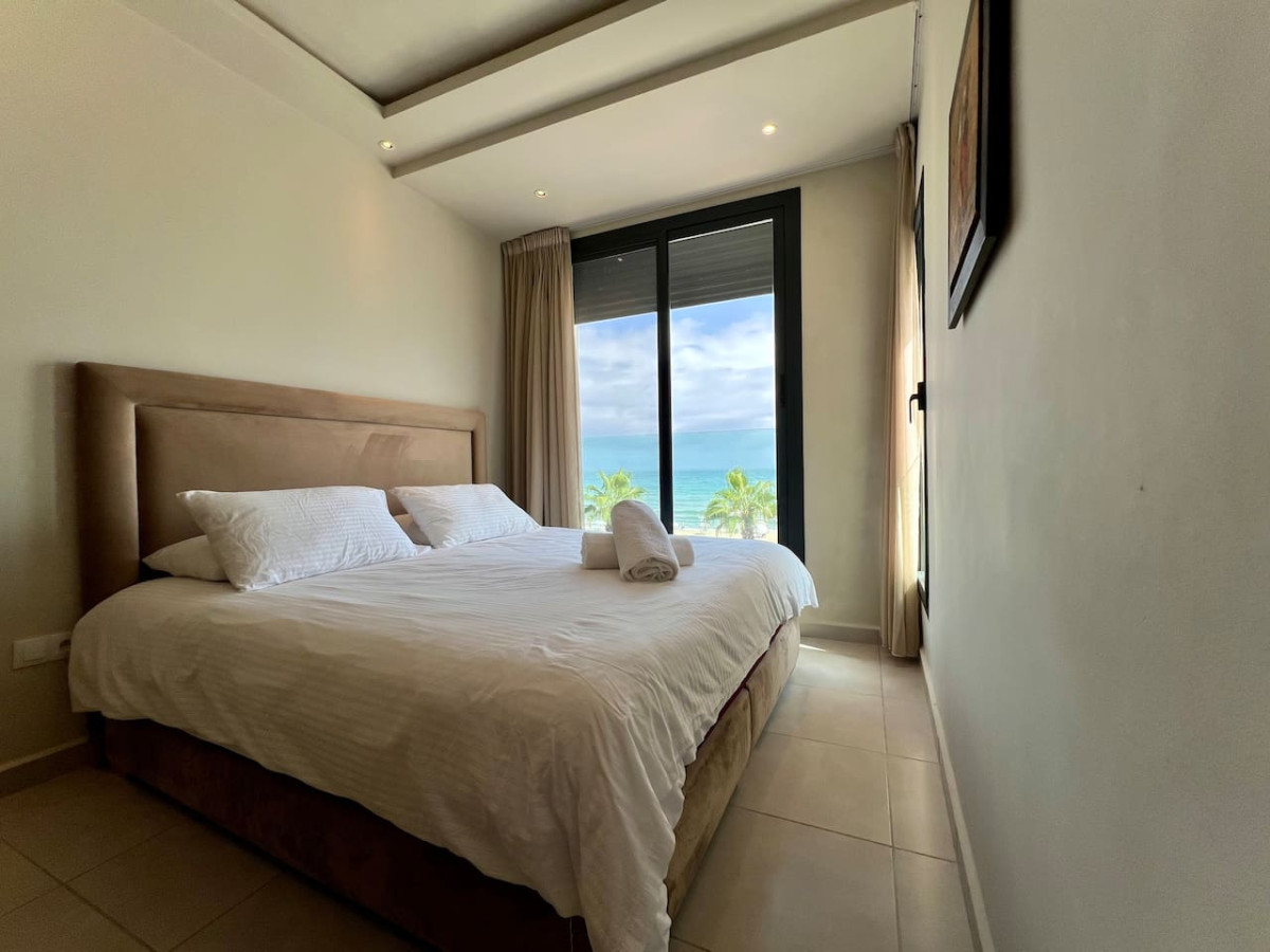 C3 · Seaview Paradise