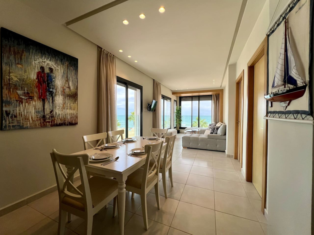 C3 · Seaview Paradise