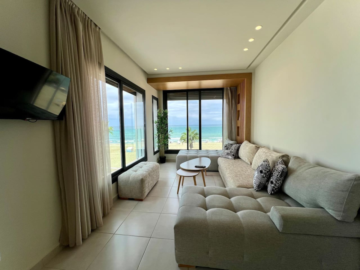 C3 · Seaview Paradise